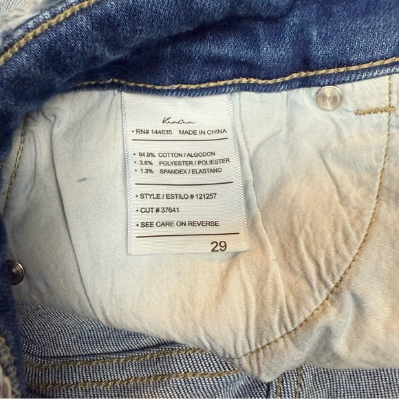 Kancan high rise distressed denim shorts frayed hem women’s size 29 - Picture 5 of 10